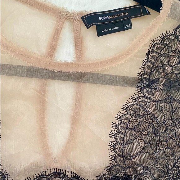 BCBGMAXAZRIA LACE DRESS - Picture 3 of 4